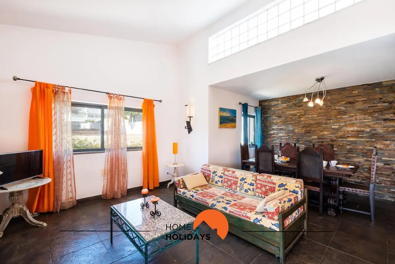 #023 Jacuzzy Ruinas Gamito Villa By Home Holidays Guia  0*, Guia (Faro) Portugal