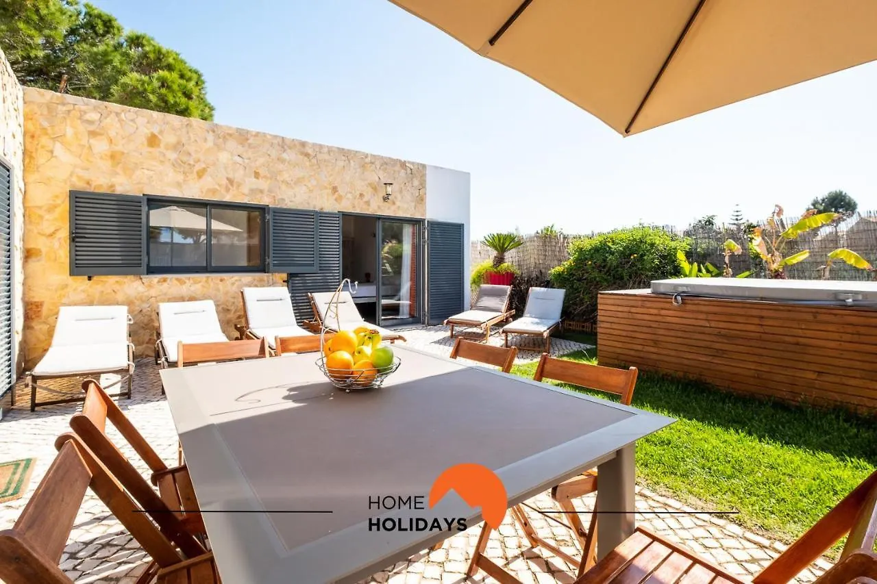 #023 Jacuzzy Ruinas Gamito Villa By Home Holidays Guia  0*, Guia (Faro) Portugal